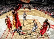 德约科维奇在中国队比赛中惊险取胜，挺进下一轮引发热议！