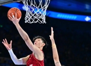  亚冠四强战激情夜！保罗里突外投，辽宁男篮血战金州勇士